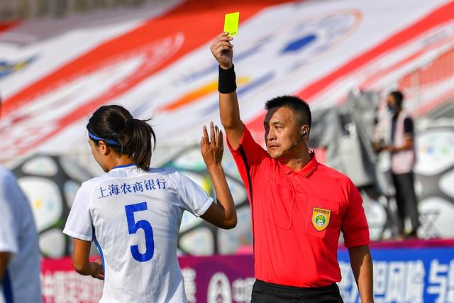 贝勒家族遗产争议：女儿与继母对簿公堂